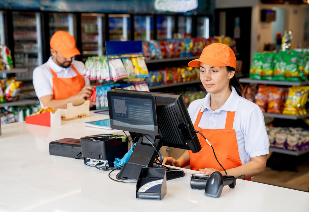 personas trabajado en un local con un software de venta