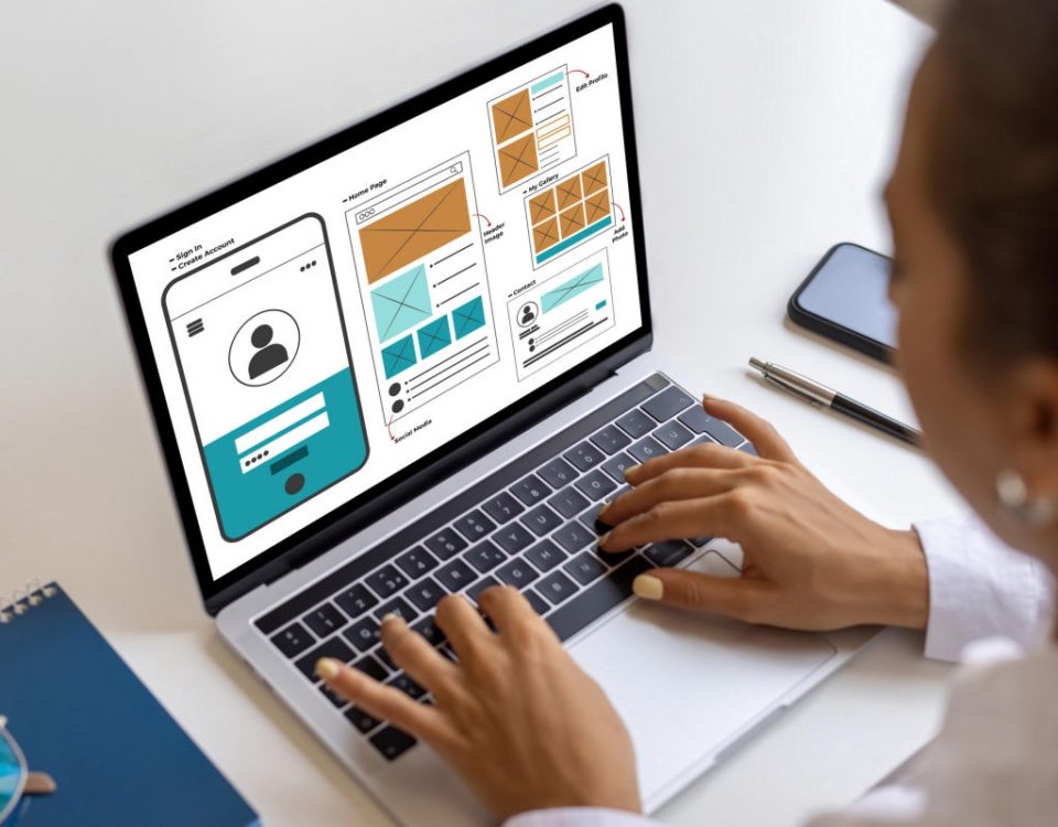 persona trabajando con un punto de venta en la nube