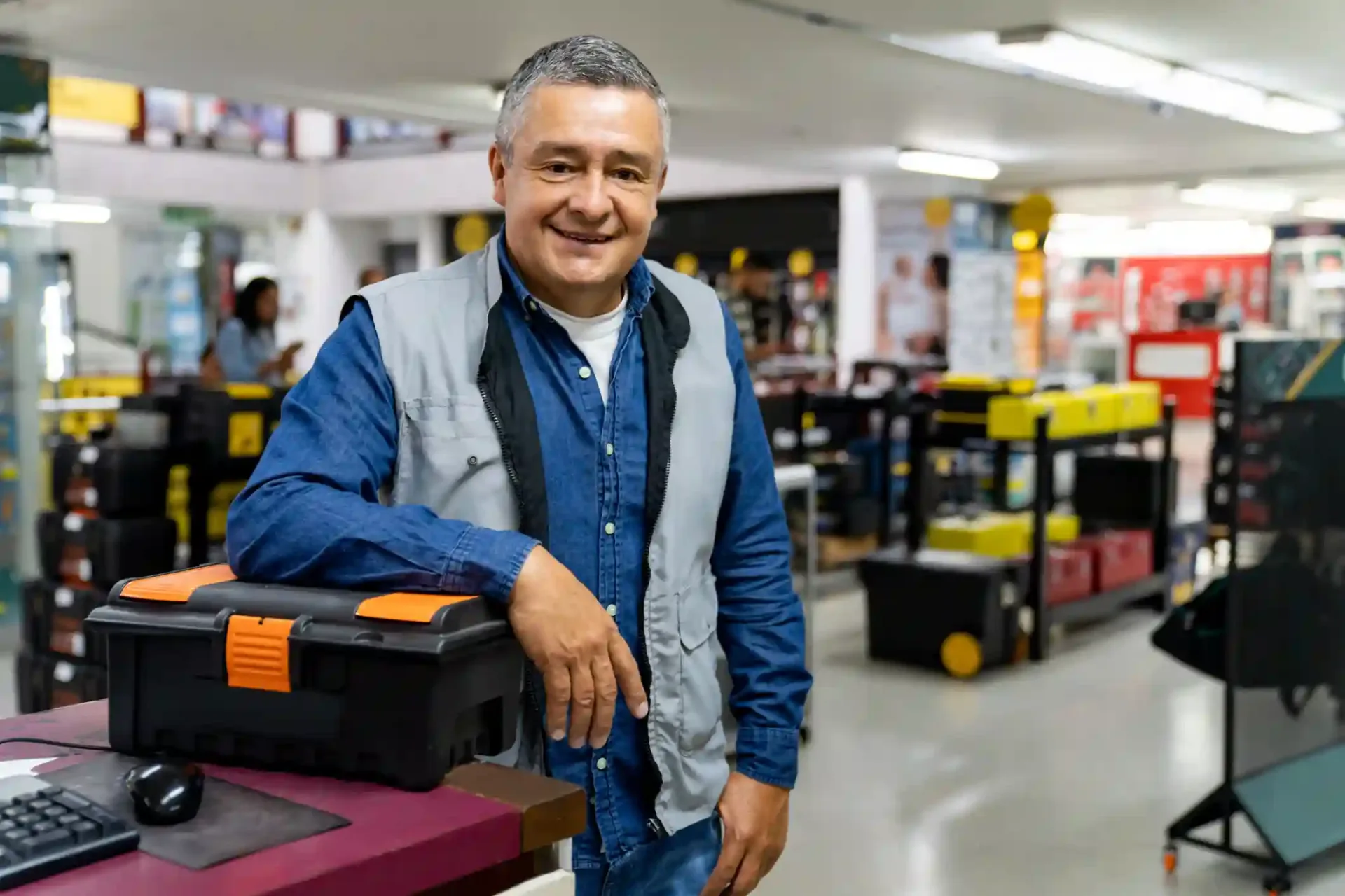hombre mejorando la salud de su inventario